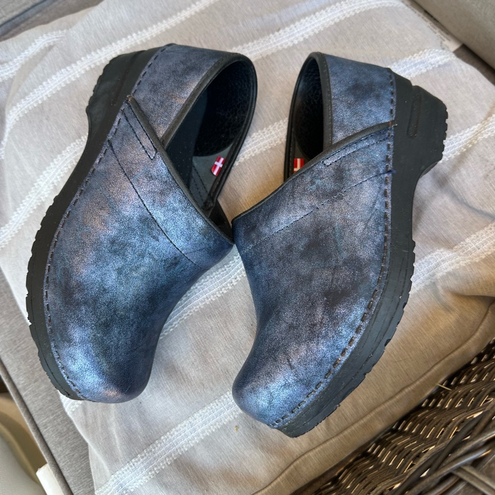 Sanita size 7.5 clogs - Picture 3 of 6